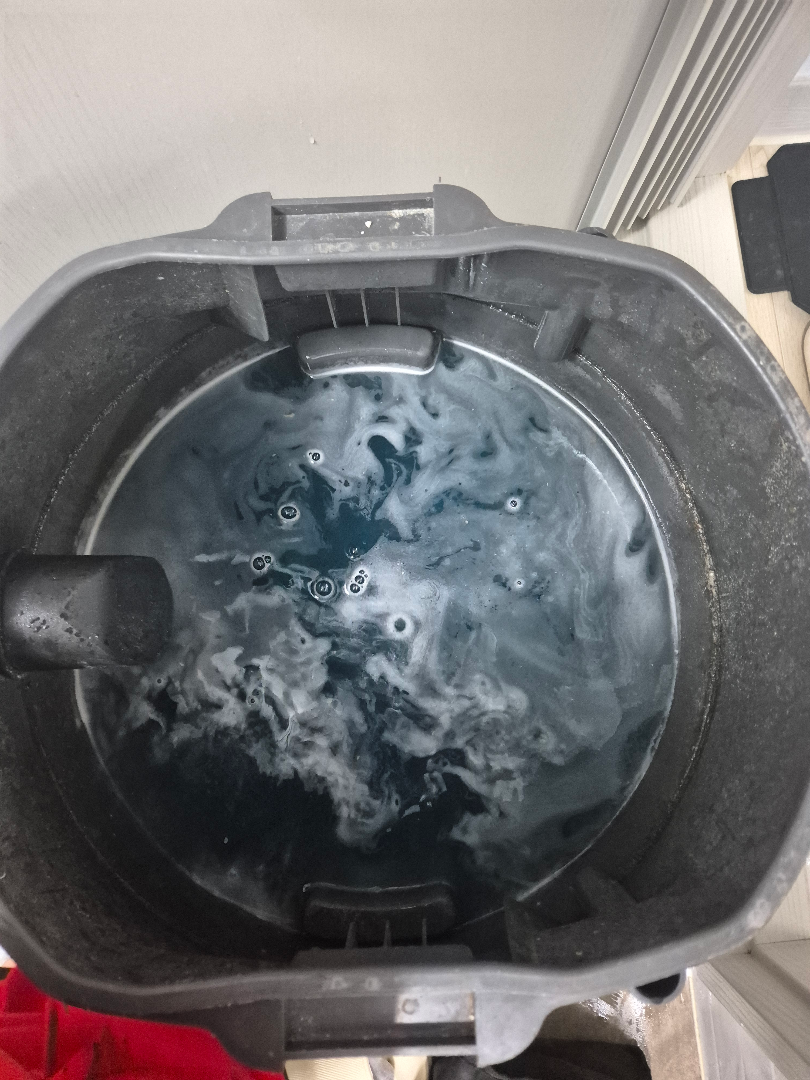 청주 변기뚫는업체 상당구 용담동 변기막힘 화장품 용기 투입으로 변기 탈거하여 해결 사례 사진 6